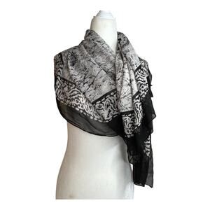 Black and Grayish White Abstract Print Lightweight Scarf